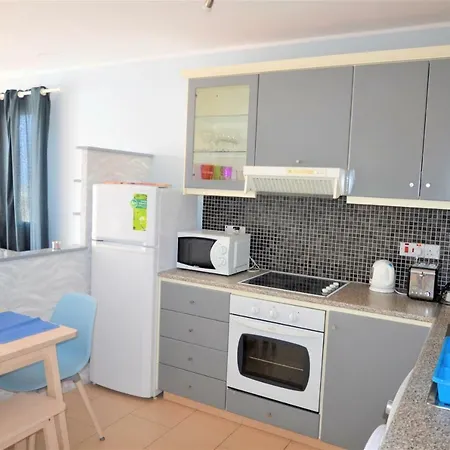 Charming Small In For Up To 3 Appartement Paphos